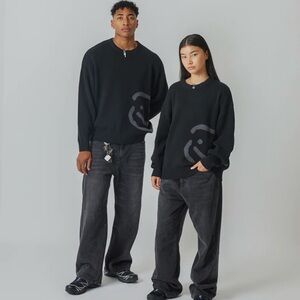 drmers club “smiley logo” knit